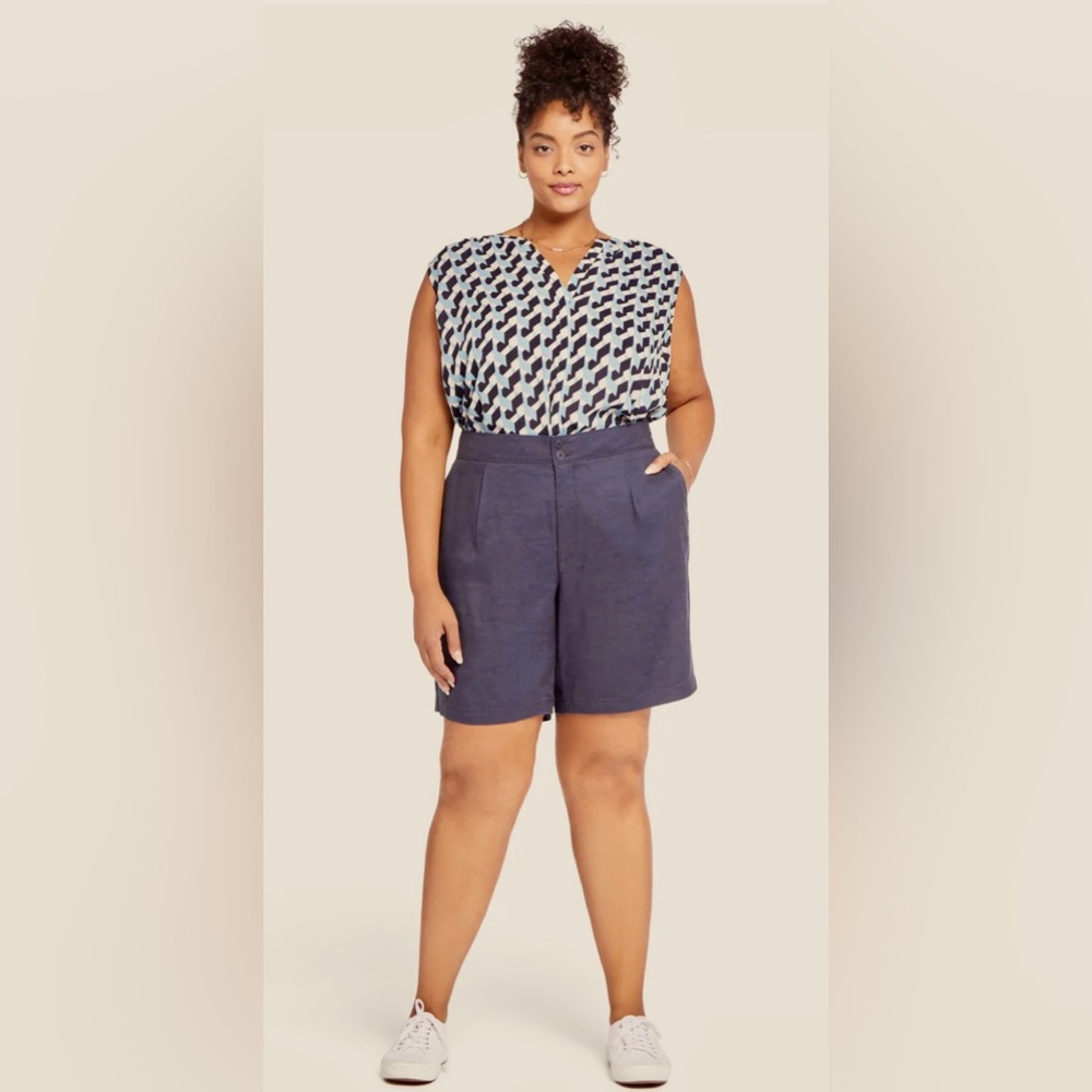 NYDJ Modern Bermuda Short. Navy. Size 6 but fits like size 8.